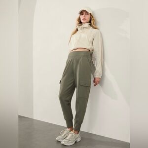 Athleta Venice High Rise Cargo Jogger // Moss